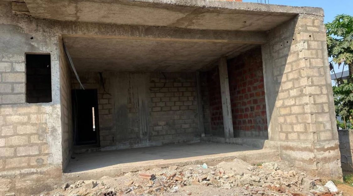 Propriedade (Terreno) com Benfeitorias - Bairro da Facim (Marracuene)