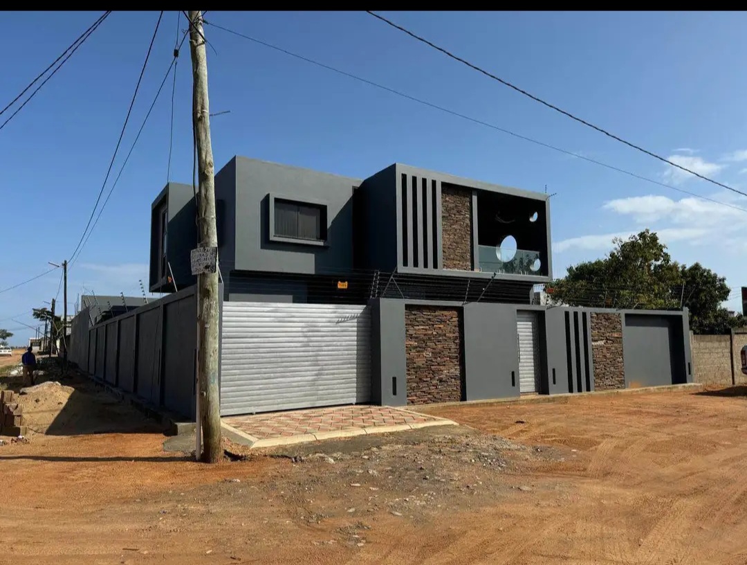 Apartamento (Duplex) T4 - Rua da Paz – Bairro Guava - a 6 min da Rotunda da CMC - Cidade Maputo