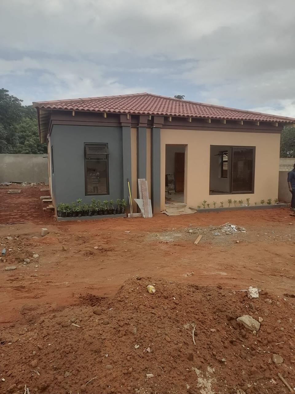 Moradias Tipo 2 - Condomínio Privado (10 Moradias Novas) - Matola Rio - Mozal, Djuba, próximo ao campo do Muzila.