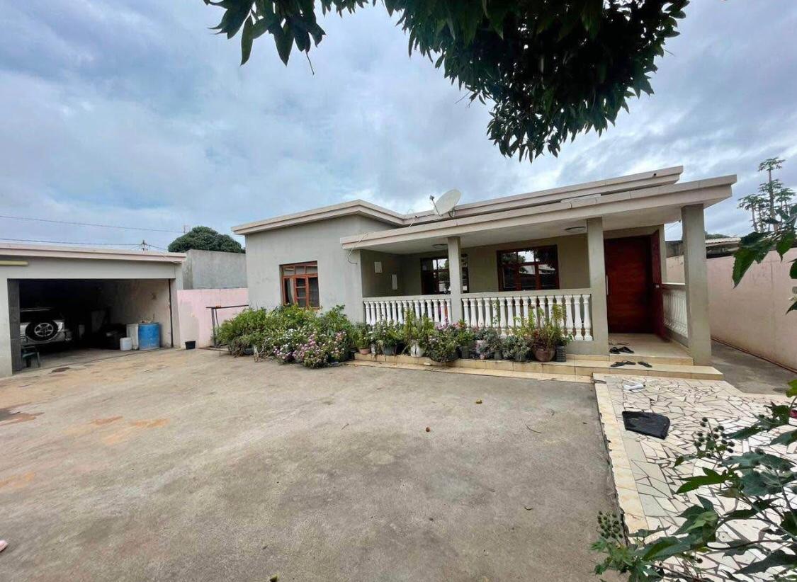 Apartamento Tipo 3 - Av. Sebastião Mabote - Magoanine B (CMC) - Paragem Xico - Cid. de Maputo