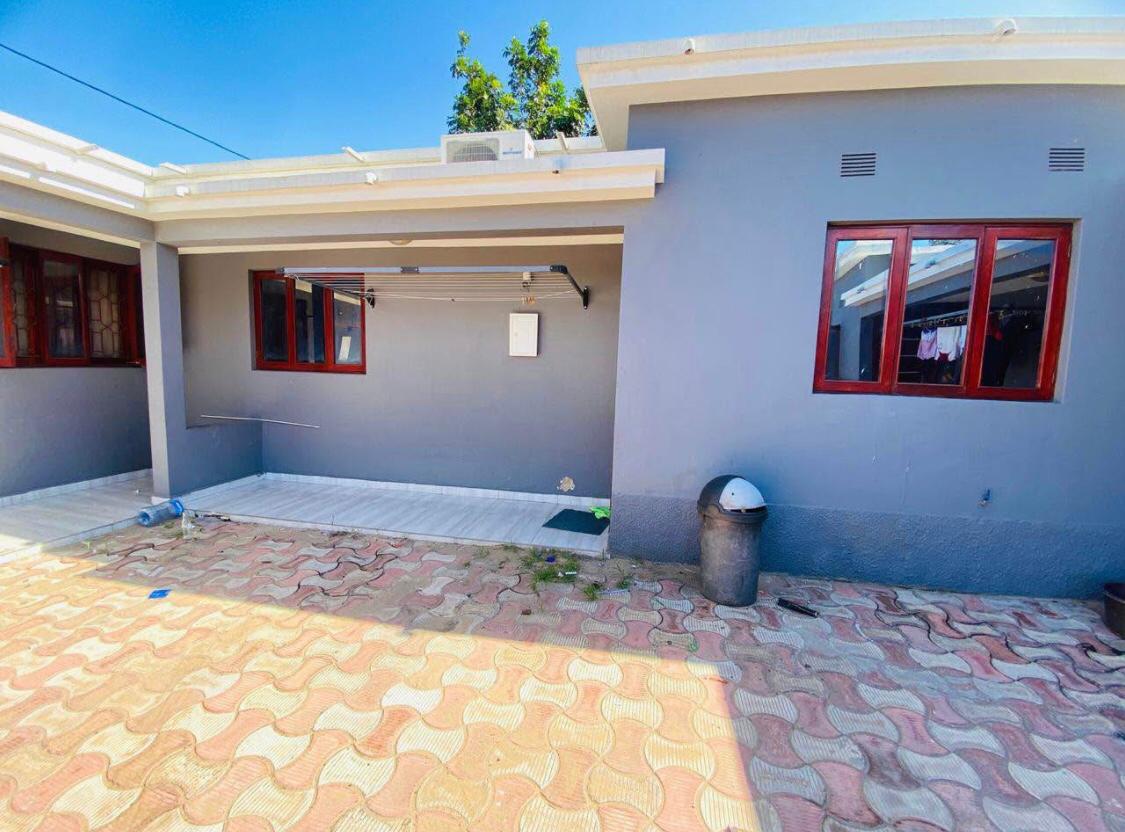 Casa Tipo 1 (Condomínio de 4 Casas) - Apartamento Tipo 1 - Choupal - Bairro Jorge Dimitrov (Benfica) - Município de Maputo