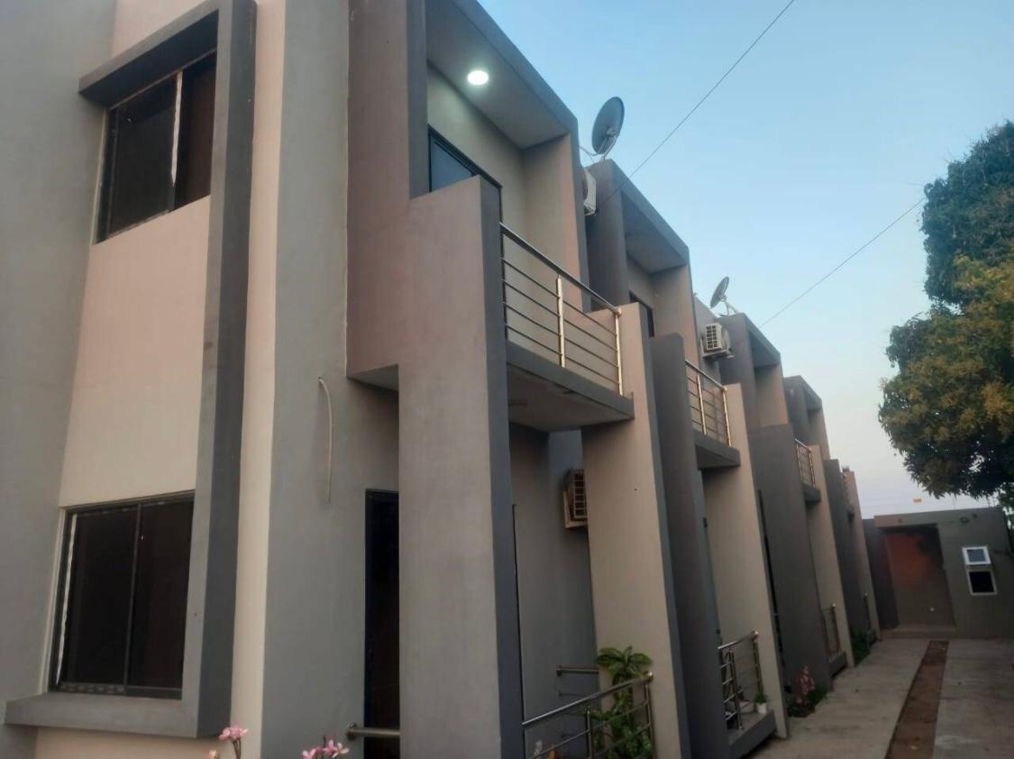 Moradias Tipo 2 e Tipo 3- Av. Sebastião Mabote, Magoanine B (CMC), perto do terminal da CMC - Cidade de Maputo