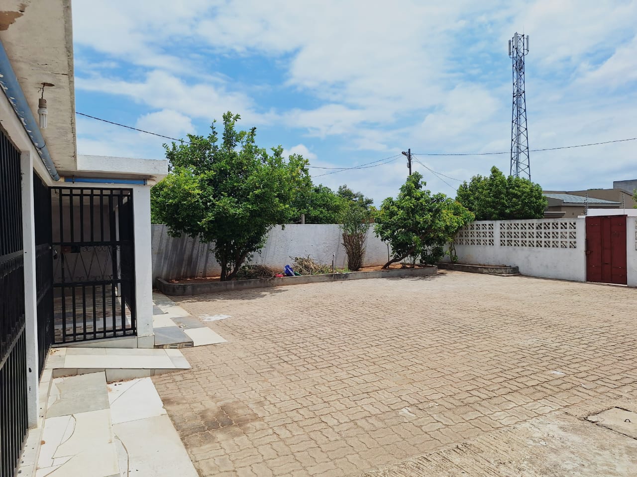 Apartamento Tipo 3 - Bairro de Guava - Marracuene, Prov. de Maputo - Paragem da Escola