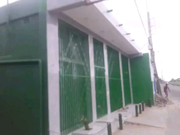 Farmácia - Licenciada (Alvará Válido) - Rua da Igreja - Laulane - Próxima ao Condomínio Laulane Park (Cândido Mondlane - Dona Alice)